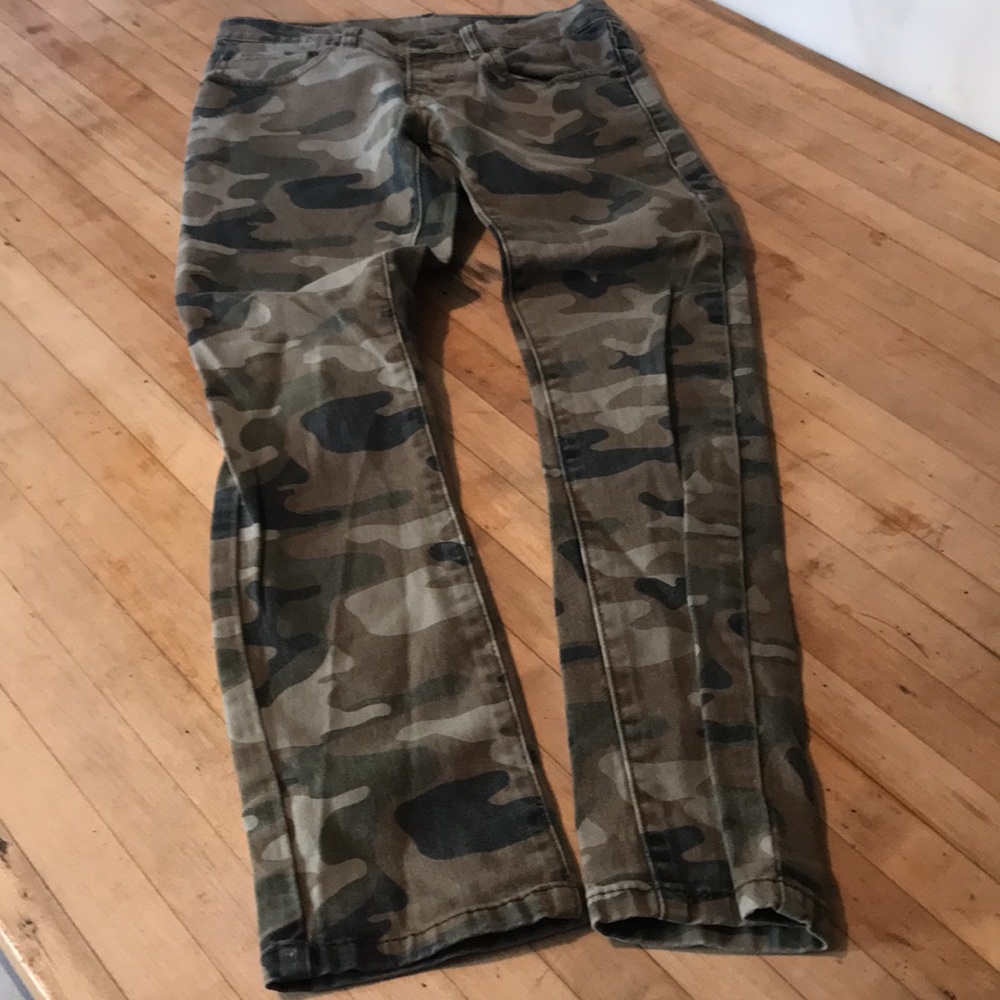 Levi’s boys super skinny jeans size 12 26”x26.5” military Camo green 510 worn 1x - Picture 6 of 7